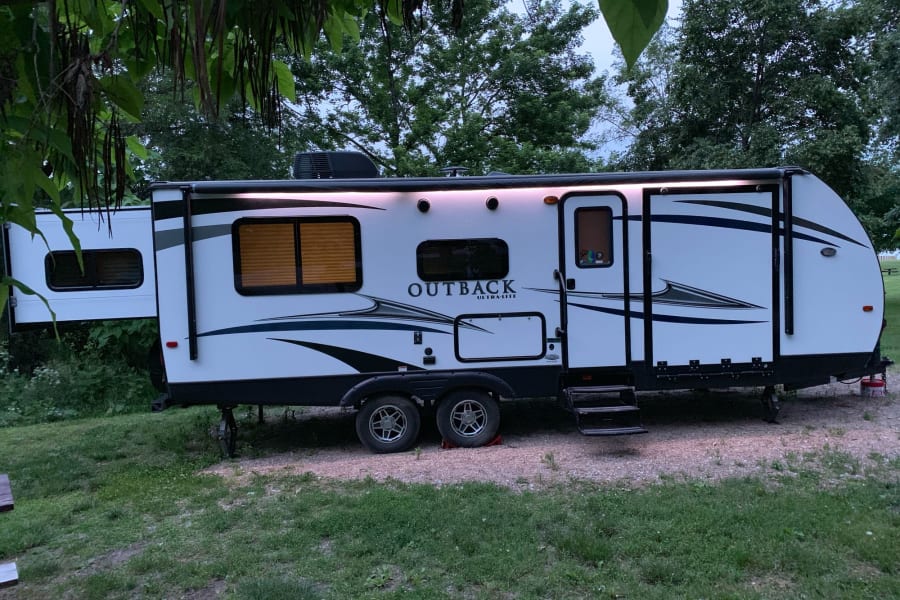 2018 Keystone Outback Motor Home Toy Hauler Rental in ...