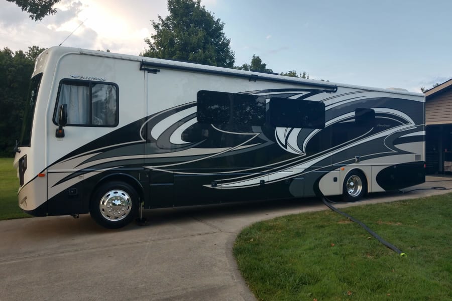 2018 Fleetwood Pace Arrow Motor Home Class A Rental In Kingsville Oh Outdoorsy