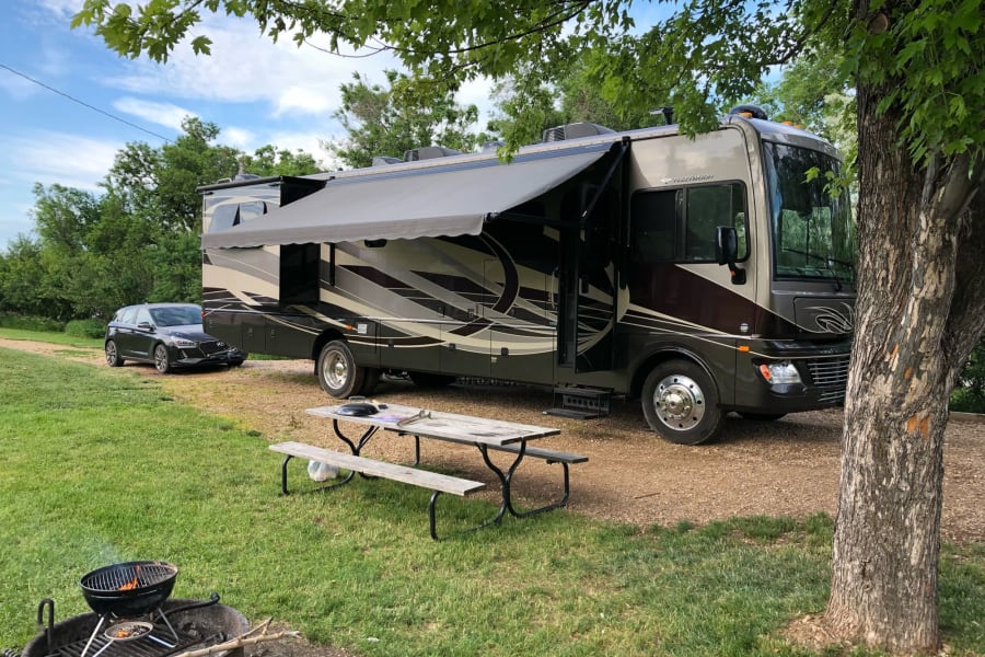 2015 Fleetwood Bounder Motor Home Class A Rental In Bozeman Mt Outdoorsy