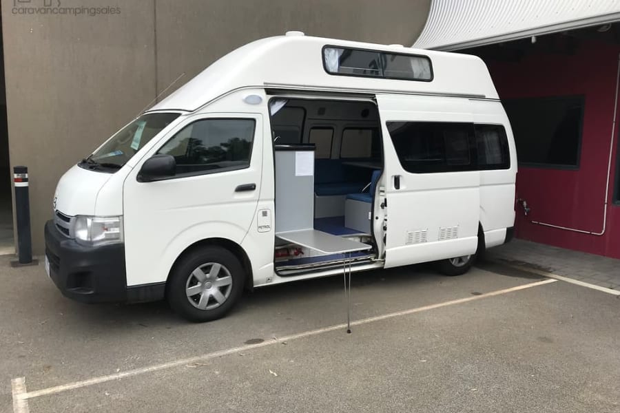 toyota hiace 5 seater