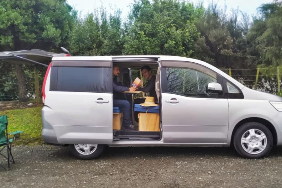 nissan serena campervan