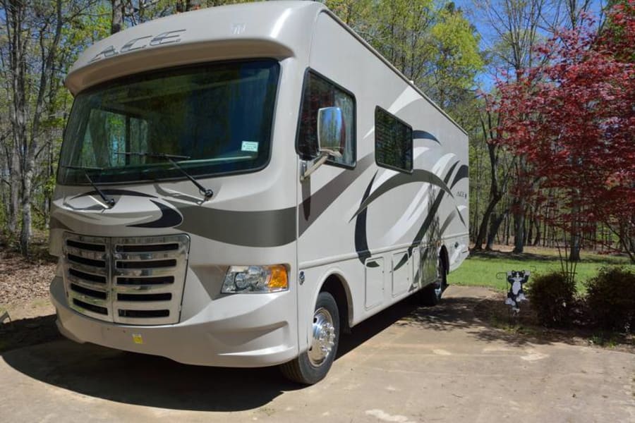 2014 Thor Motor Coach A C E 27 1 Motor Home Class A Rental In Maryville Mo Outdoorsy