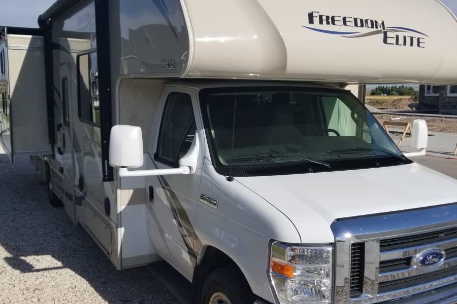 2018 Thor Motor Coach Freedom Elite Motor Home Class C Rental In