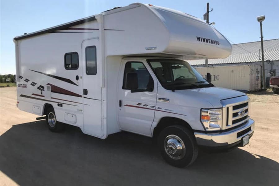 2019 Winnebago Outlook Motor Home Class C Rental in St. Pete Beach, FL