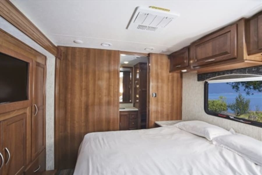 2018 MIRADA COACHMEN LARGE CLASS A RV, SLEEPS 12-14 - Image 4