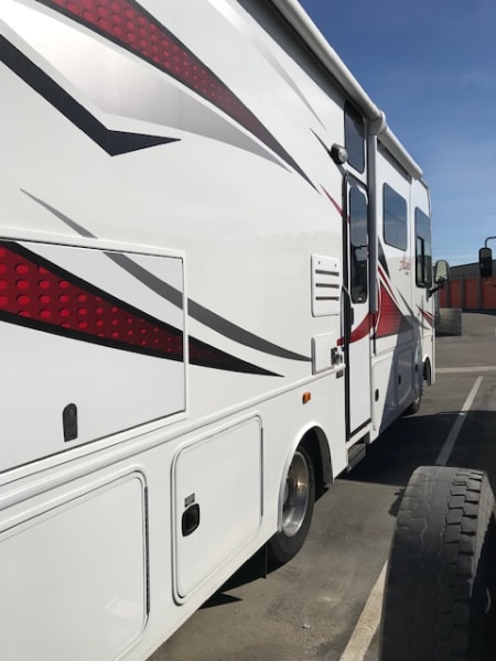 2017 Jayco Alante Class A available for rent in Corona, California