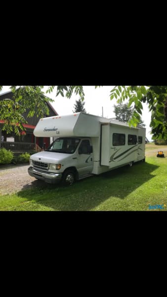 2002 Forest River Sunseeker Class C available for rent in Québec, Quebec