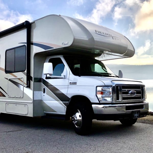 2017 Thor Motor Coach Freedom Elite Class C available for rent in Springdale, Arkansas