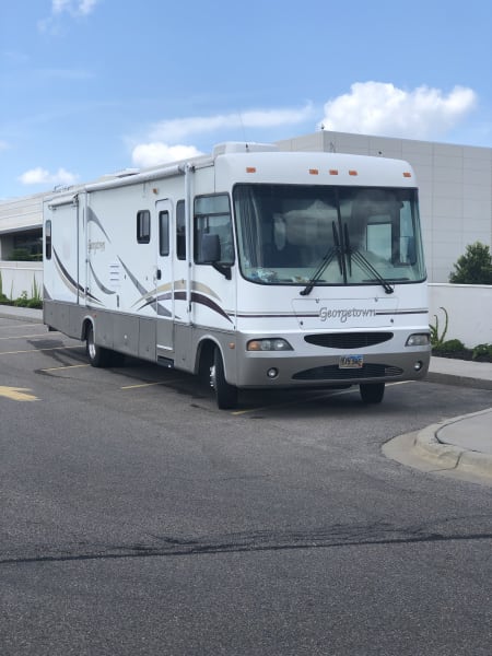 2004 Forest River Georgetown Class A available for rent in Sioux Falls, South Dakota
