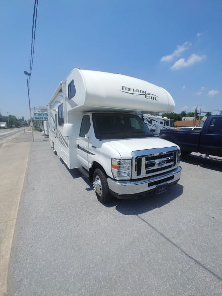 2013 Thor Motor Coach Freedom Elite Class C available for rent in Ronks, Pennsylvania