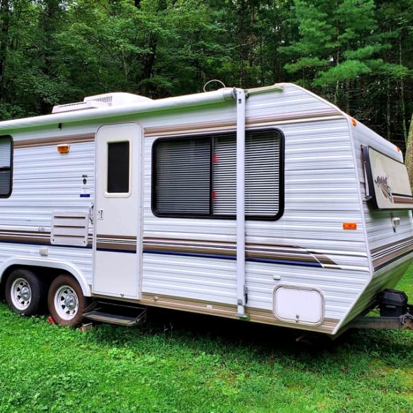2002 Sunlite T-2363 Travel Trailer available for rent in Pocono Lake, Pennsylvania