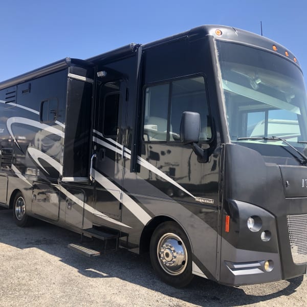 2015 Itasca Sunstar Class A available for rent in Desert Hot Springs, California