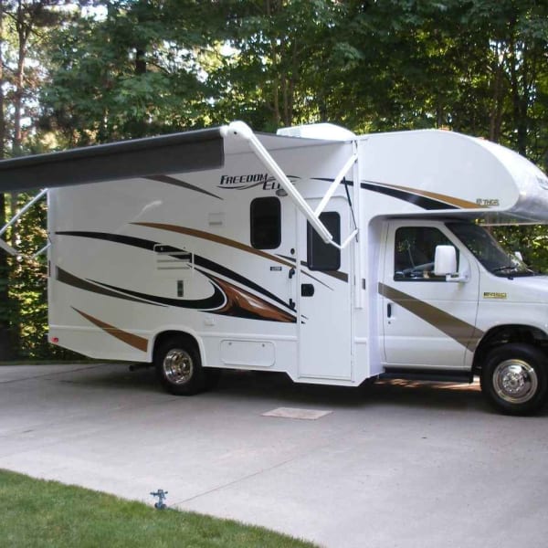 2017 Thor Motor Coach Freedom Elite 22FE Class C available for rent in Sacramento, California