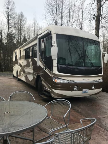 2002 Fleetwood Revolution Class A available for rent in Armada, Michigan
