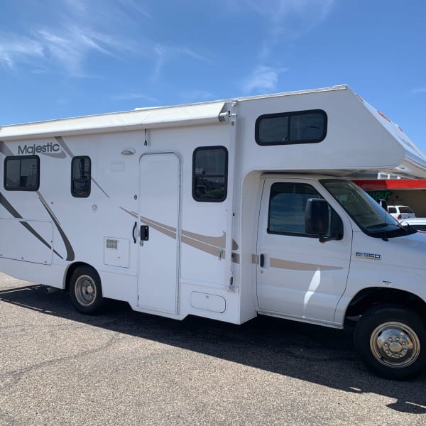 2013 Thor Motor Coach Four Winds Majestic Class C available for rent in Millcreek, Utah