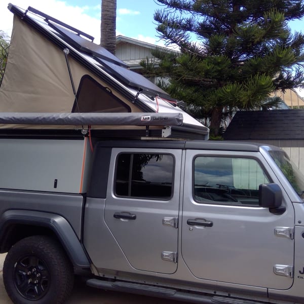 2020 Jeep Gladiator Truck Camper available for rent in Kihei,Maui, Hawaii