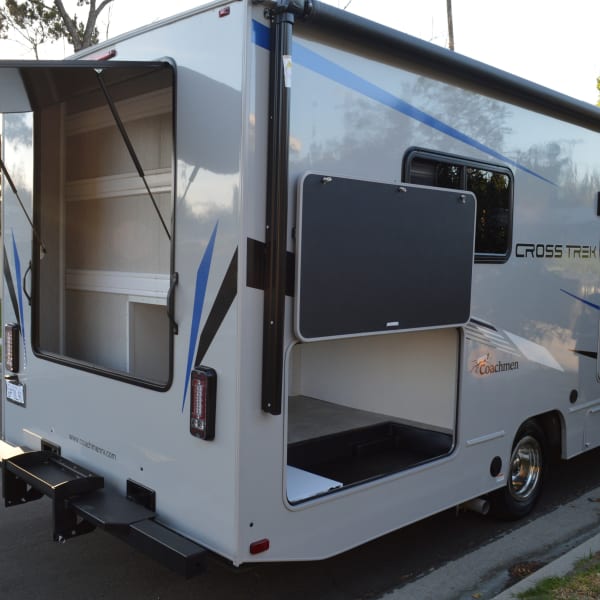 2021 Other Other Class C available for rent in Northridge, California