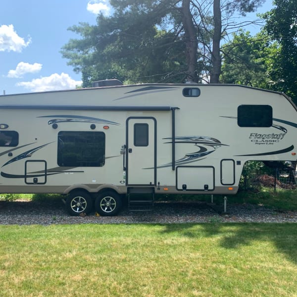 2017 Flagstaff Classic Super Lite Fifth Wheel available for rent in Lincoln, Rhode Island