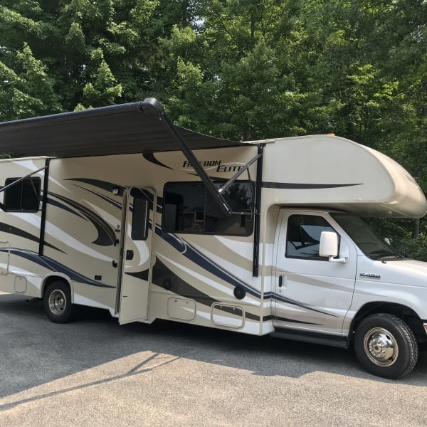 2015 Thor Motor Coach Freedom Elite Class C available for rent in Brainerd, Minnesota