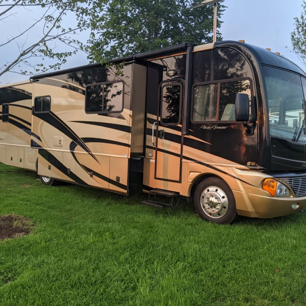2007 Fleetwood Pace Arrow Class A available for rent in Battle Creek, Michigan