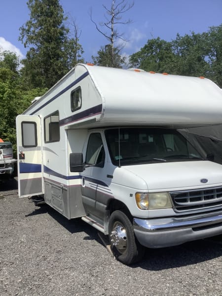 1998 Ford Tioga Class C available for rent in Ottawa, Ontario