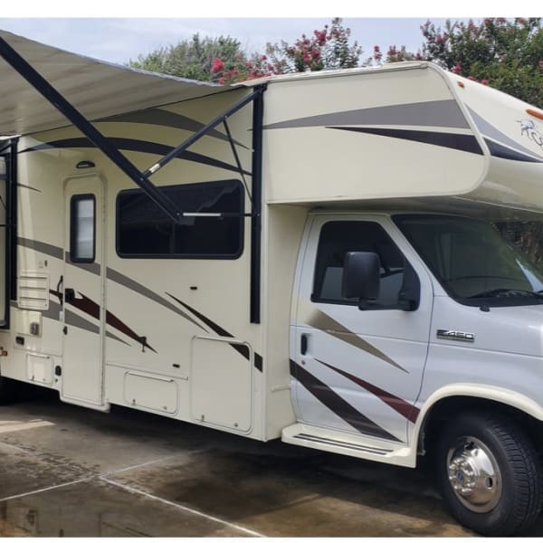 2017 Coachmen Freelander 31BH Class C available for rent in Central Point, Oregon