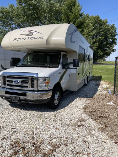 2021 THOR FOUR WINDS 26 B Class C available for rent in Mitchell, Indiana