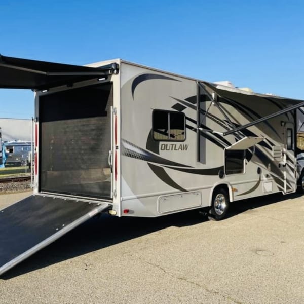 2014 Thor Outlaw Class C available for rent in Vacaville, California