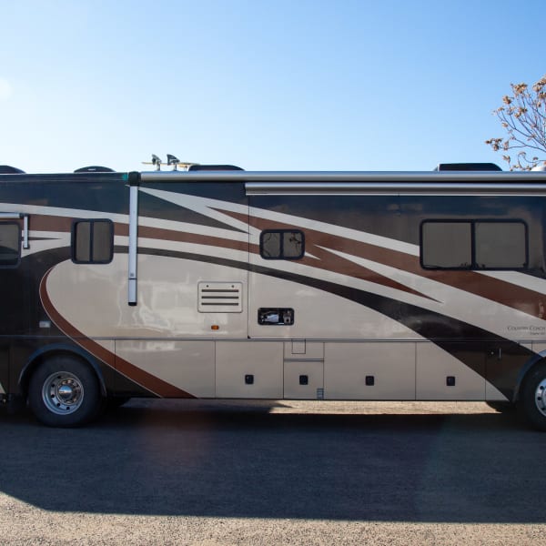 2004 Country Coach 40' Inspire Class A available for rent in El Cajon, California