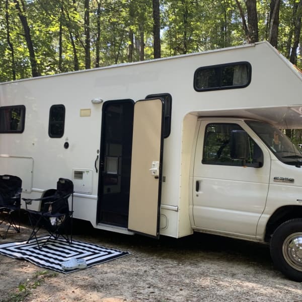 2017 Thor Motor Coach Majestic Class C available for rent in Cary, North Carolina