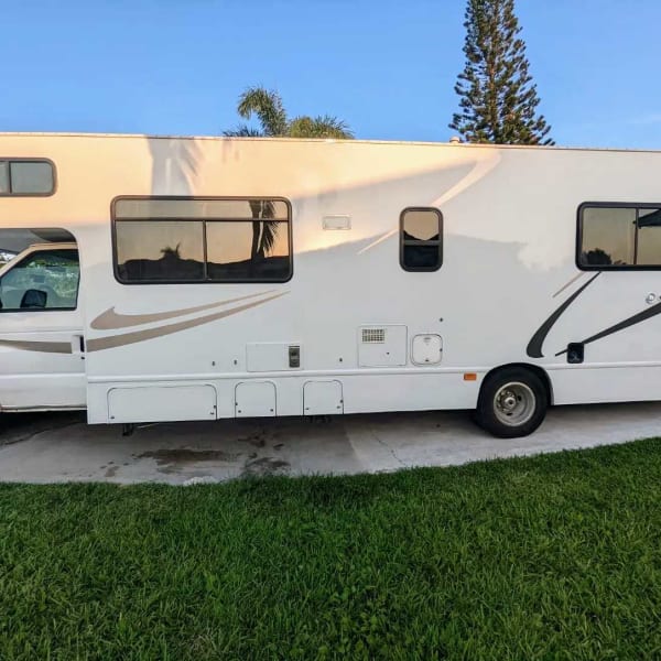 2017 Thor Majestic Class C available for rent in Lake Worth, Florida