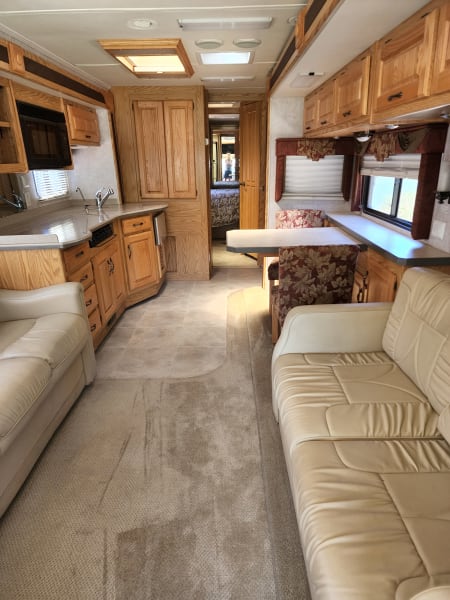 2005 Monaco Knight 38PDQ Class A available for rent in Arroyo Grande, California