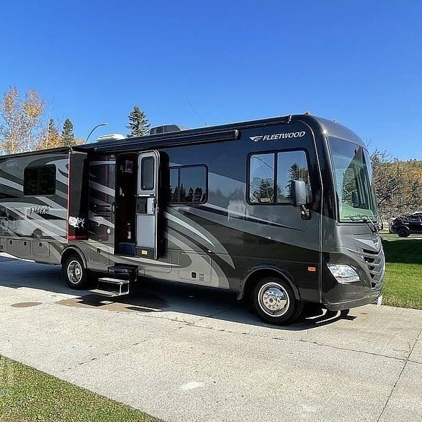 2015 Fleetwood Other Class A available for rent in Saint-Constant, Quebec