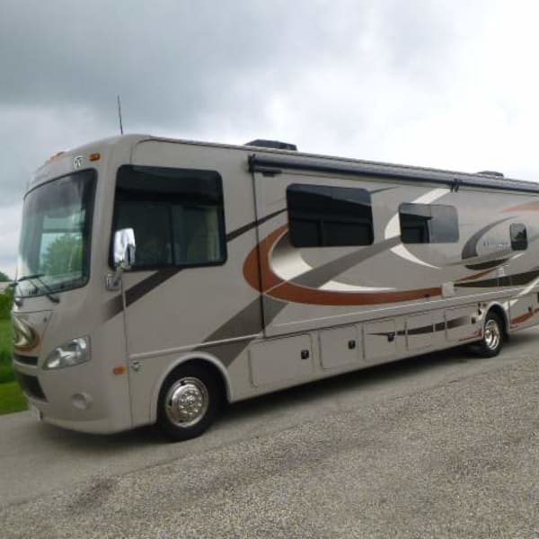 2015 Thor Hurricane Class A available for rent in Sheboygan, Wisconsin