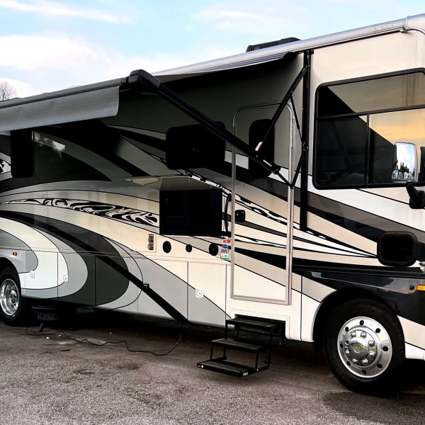 2021 Georgetown GT7 Class A available for rent in Spring, Texas