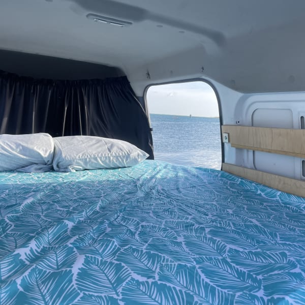 2010 Ford Transit Connect Class B available for rent in Honolulu, Hawaii