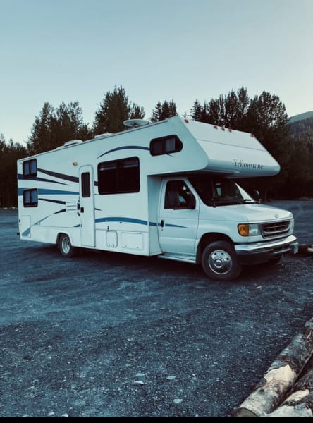 2005 Gulf Stream Conquest Yellowstone Class C available for rent in Anchorage, Alaska