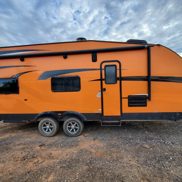 2018 quicksilver 8.5x24 Toy Hauler available for rent in Mesa, Arizona