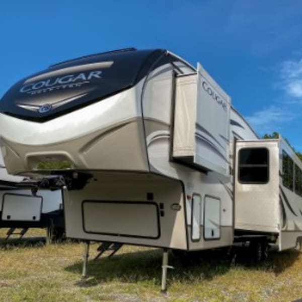 2019 Keystone RV Cougar Fifth Wheel available for rent in gulfport, Mississippi