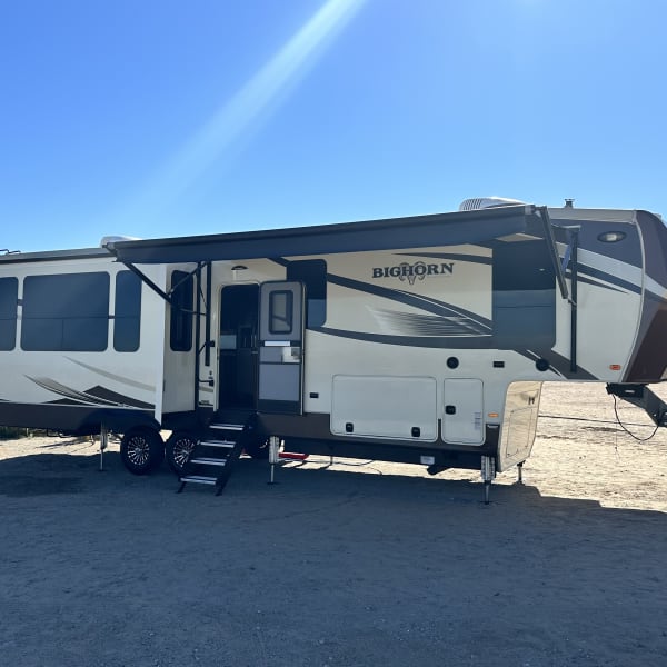 2017 Heartland Bighorn Fifth Wheel available for rent in Troutman, North Carolina