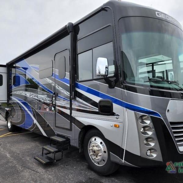 2022 Ford Germantown Class A available for rent in Crest Hill, Illinois