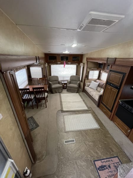2011 Jayco Eagle Super Lite Fifth Wheel available for rent in Glendale, Arizona