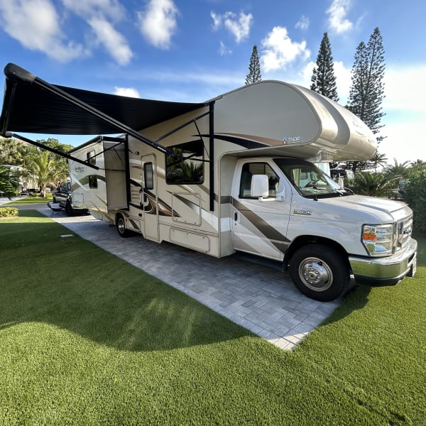 2017 Thor Freedom Elite Class C available for rent in Lotbiniere, Quebec