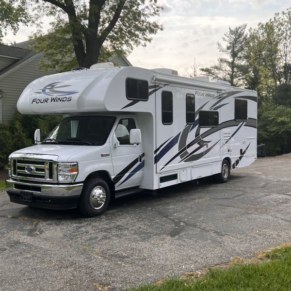 2023 Thor Four Winds Class C available for rent in Bloomfield Hills, Michigan