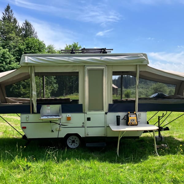 2003 Jayco Qwest Popup available for rent in Port Orchard, Washington
