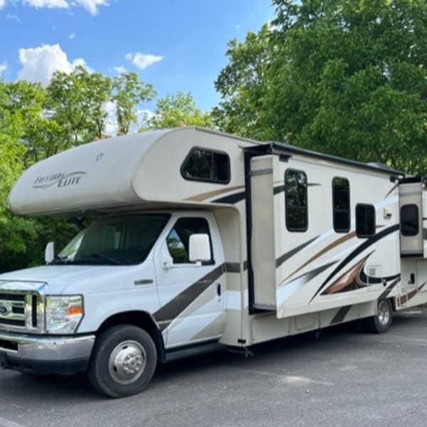 2016 Ford Freedom Elite Class C available for rent in Bluffton, Indiana