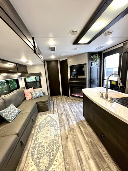 2022 Highland Ridge RV Mesa Ridge Travel Trailer available for rent in Valley Center, California