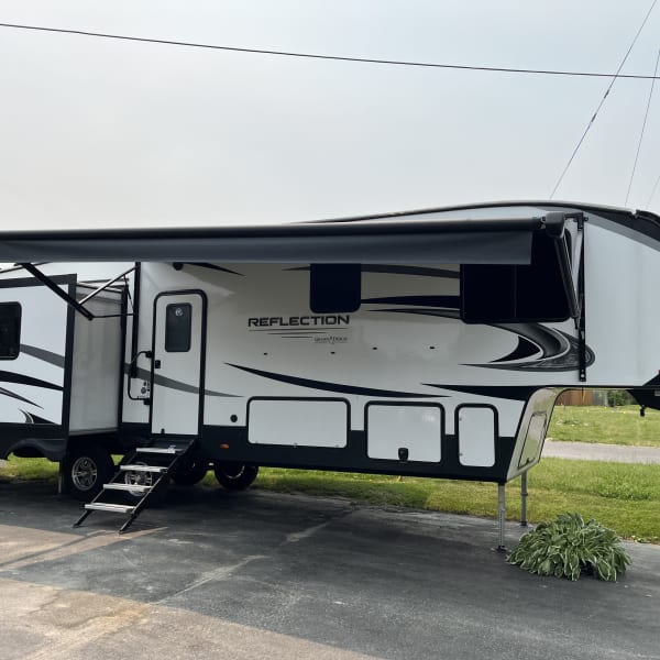 2022 Grand Design Reflection Fifth Wheel available for rent in Quinte West, Ontario