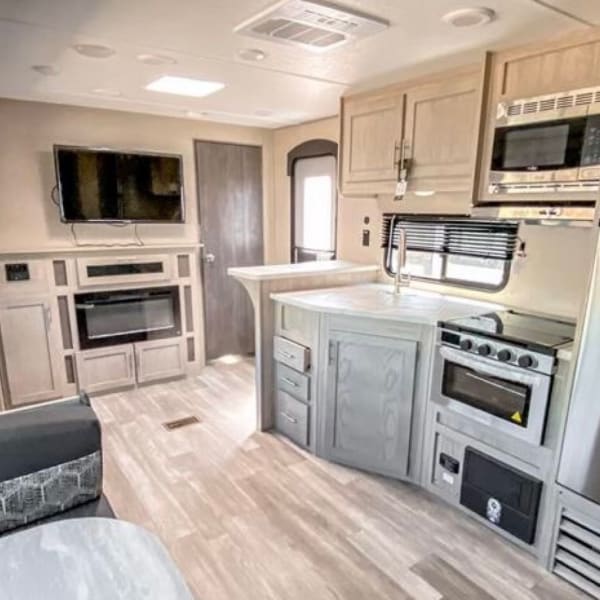 2021 Coachmen Catalina legacy 243RBS Travel Trailer available for rent in Gaithersburg, Maryland