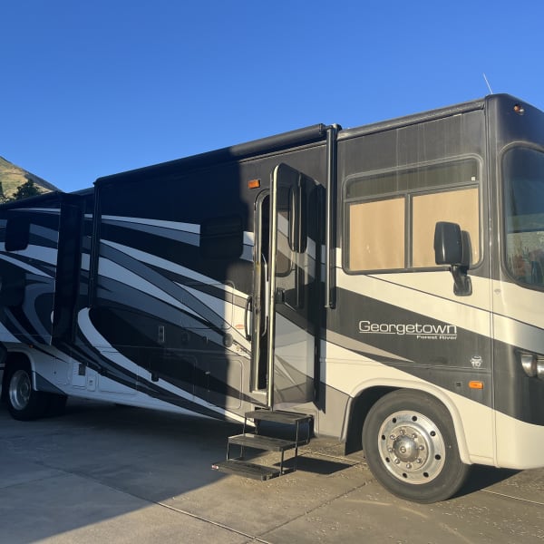 2017 Georgetown 364TSF Class A available for rent in Springville, Utah